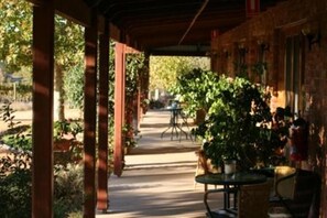 Unclassified image, 2 of 13, button - The Vineyard Motel (Cowra)