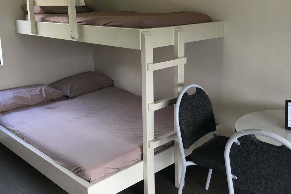 Hytte – standard, ikke-røyk (Must Provide Own Linen and Blanket) | Wi-fi (inkludert) og sengetøy