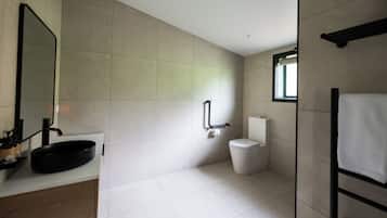 Family Motel | Bathroom