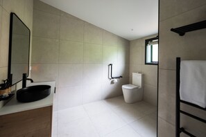 Camera familiare, non fumatori, cucina (Family Motel) | Bagno | Asciugamani