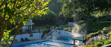 3 piscines extérieures