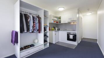 Suite estudio básica, cocineta (Double) | Cocineta privada | Refrigerador, microondas, cafetera y tetera y tetera eléctrica