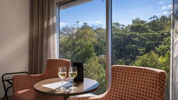 Executive King Suite | 1 bedroom, premium bedding, pillowtop beds, in-room safe