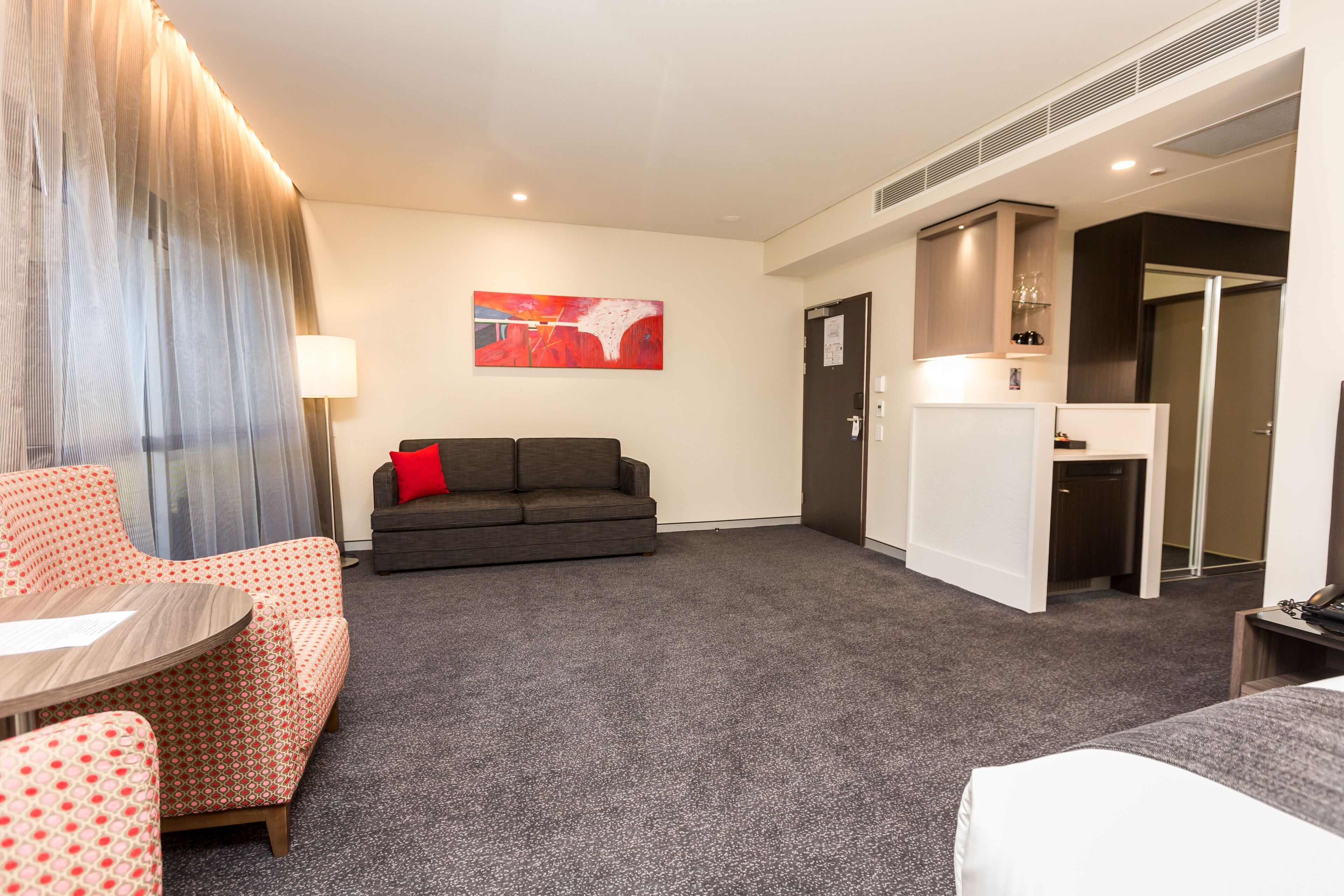 deluxe suite | 1 bedroom, premium bedding, pillow-top beds, in-room safe