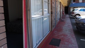 Property grounds - Downtown Motel (Wollongong)