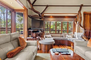 Quarto (The Nest - 2 Nights) | Área de estar | TV LCD, lareira, DVD player