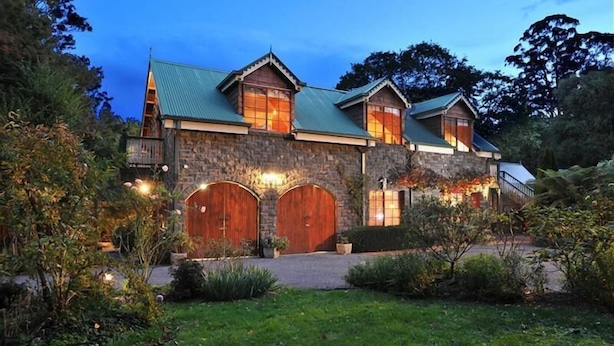 Exterior - Mary Card's Coach House (Mount Dandenong)