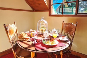 Standard Suite, 1 Bedroom, Non Smoking, Kitchen (Mary's) | Dining