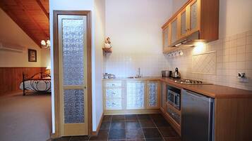 Standard-Studio, Nichtraucher, Kochnische (Self-contained cottage) | Eigene Küche | Kühlschrank, Mikrowelle, Herdplatte, Wasserkocher mit Kaffee-/Teezubehör