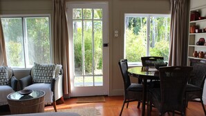 Casa de campo de luna de miel, 1 habitación, para no fumadores, cocina (Jade Cottage) | Área de sala de estar