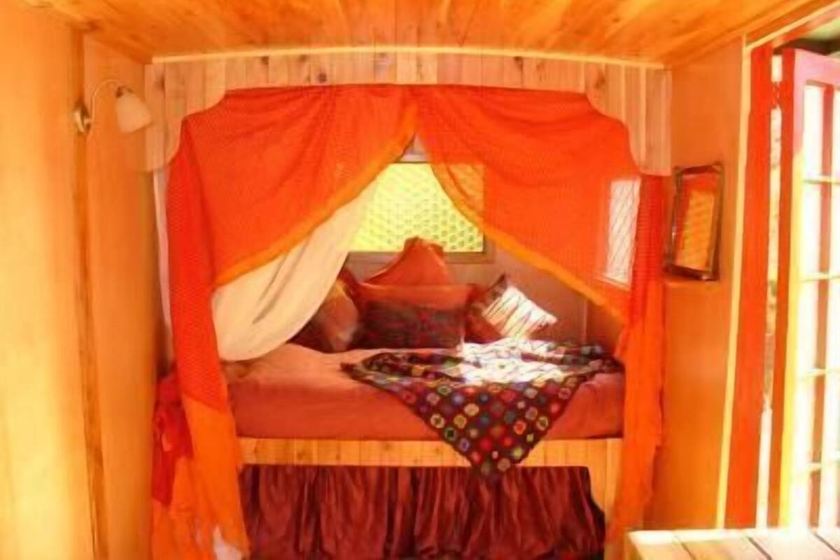 Egyptian cotton sheets, premium bedding, pillow-top beds, free WiFi
