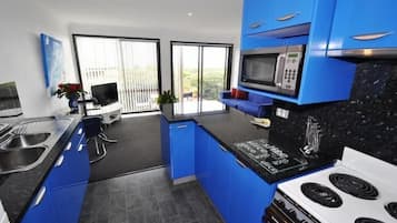 Apartment, 1 Bedroom | Private kitchen | Full-sized fridge, microwave, stovetop, coffee/tea maker