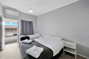 Queen + Single Motel Room | Soundproofing, iron/ironing board - Ned Kelly's Motel (Tinana)