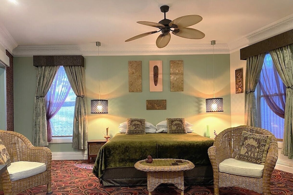 Henderson Room | Premium bedding, pillowtop beds, minibar, individually decorated