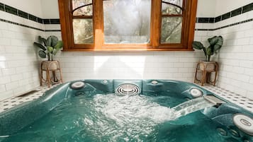 Indoor spa tub