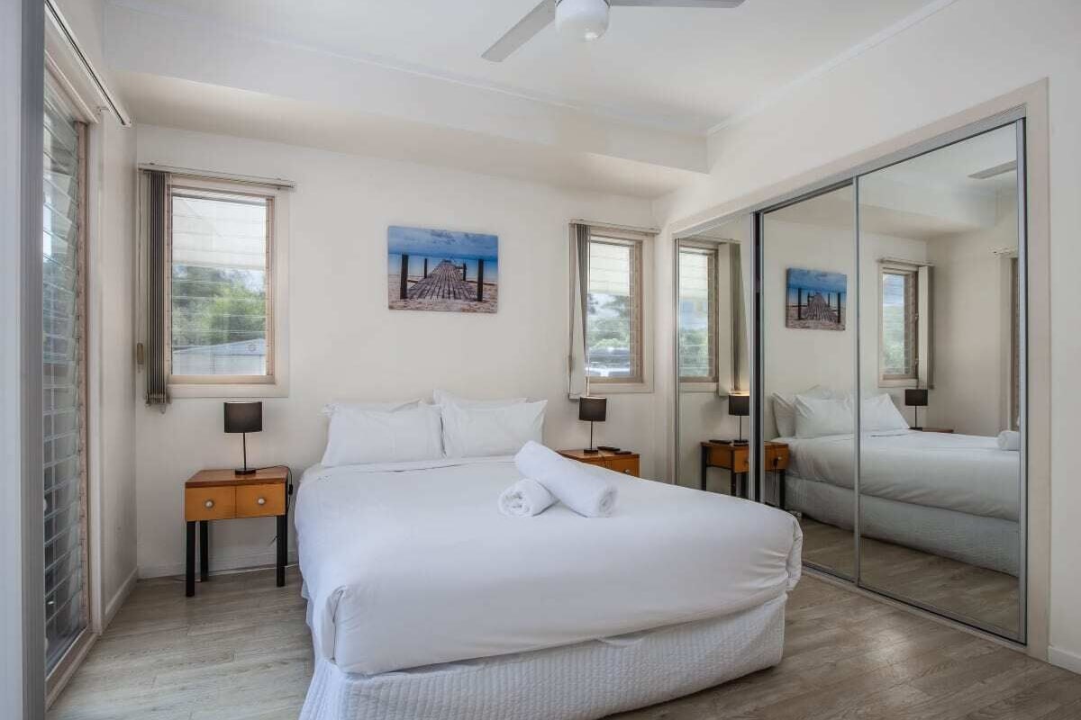 Hastings Cove 10 - Two Bedroom Ground Floor Garden Apartment | 1 bedroom, iron/ironing board, bed sheets