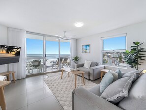 Ocean View Superior Apartment | Living area | 1-inch flat-screen TV with digital channels, plasma TV, table tennis - Mandolin Beachfront Resort (Alexandra Headland)