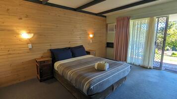 Standard Room, 1 Bedroom | 1 bedroom, minibar, desk, blackout drapes