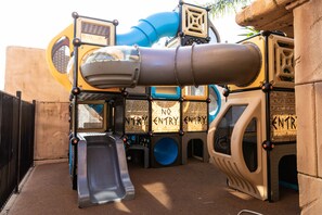 Área de juegos infantiles bajo techo