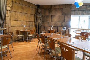 Daily continental breakfast (AUD 12 per person) - Sphinx Hotel Motel (North Geelong)