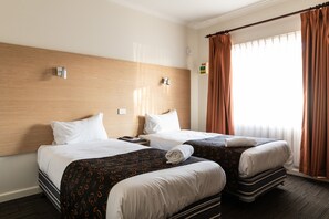 Iron/ironing board, free WiFi, bed sheets - Sphinx Hotel Motel (North Geelong)