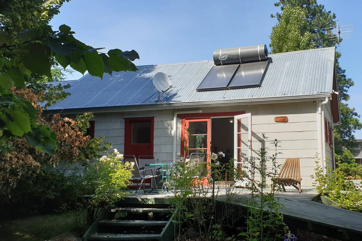 Pluto - Moonlit Mirage | Individually furnished, soundproofing, free WiFi, bed sheets