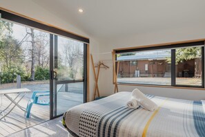 Little Birch - 2 Bedroom Retreat | Individually furnished, soundproofing, free WiFi, bed sheets