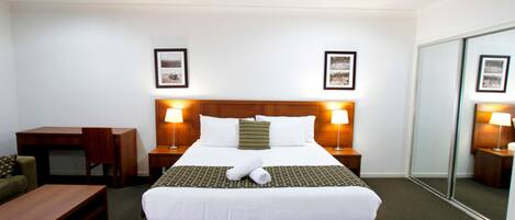 Executive King Suite | Desk, iron/ironing board, free WiFi, bed sheets