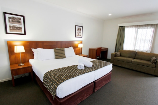 Suite monolocale Executive | Una scrivania, ferro/asse da stiro, Wi-Fi gratuito, lenzuola