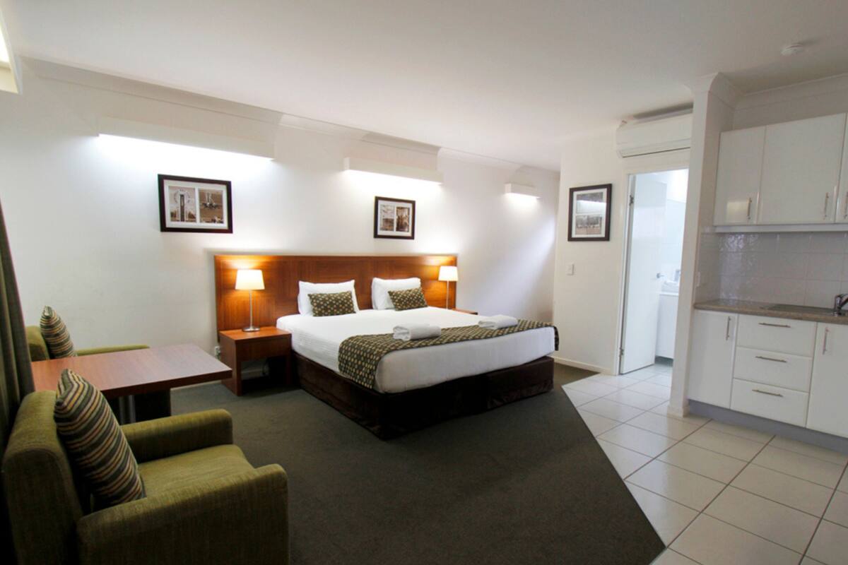Deluxe King Suite