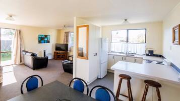 Three Bedroom Motel Room | Living area