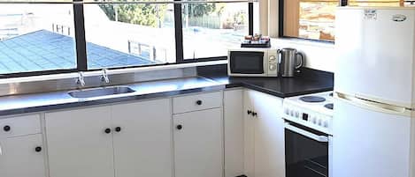 Chambre, 3 chambres | Cuisine privée