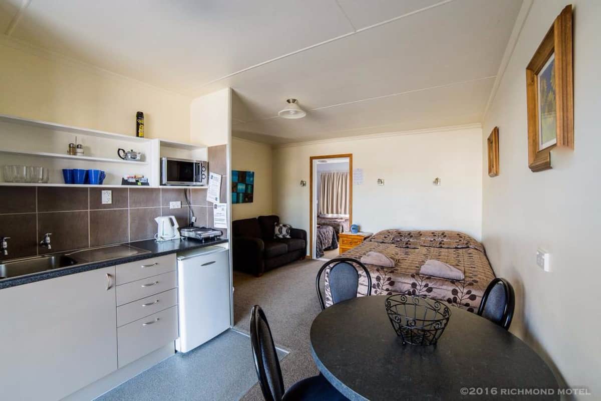 1 bedroom, free WiFi, bed sheets