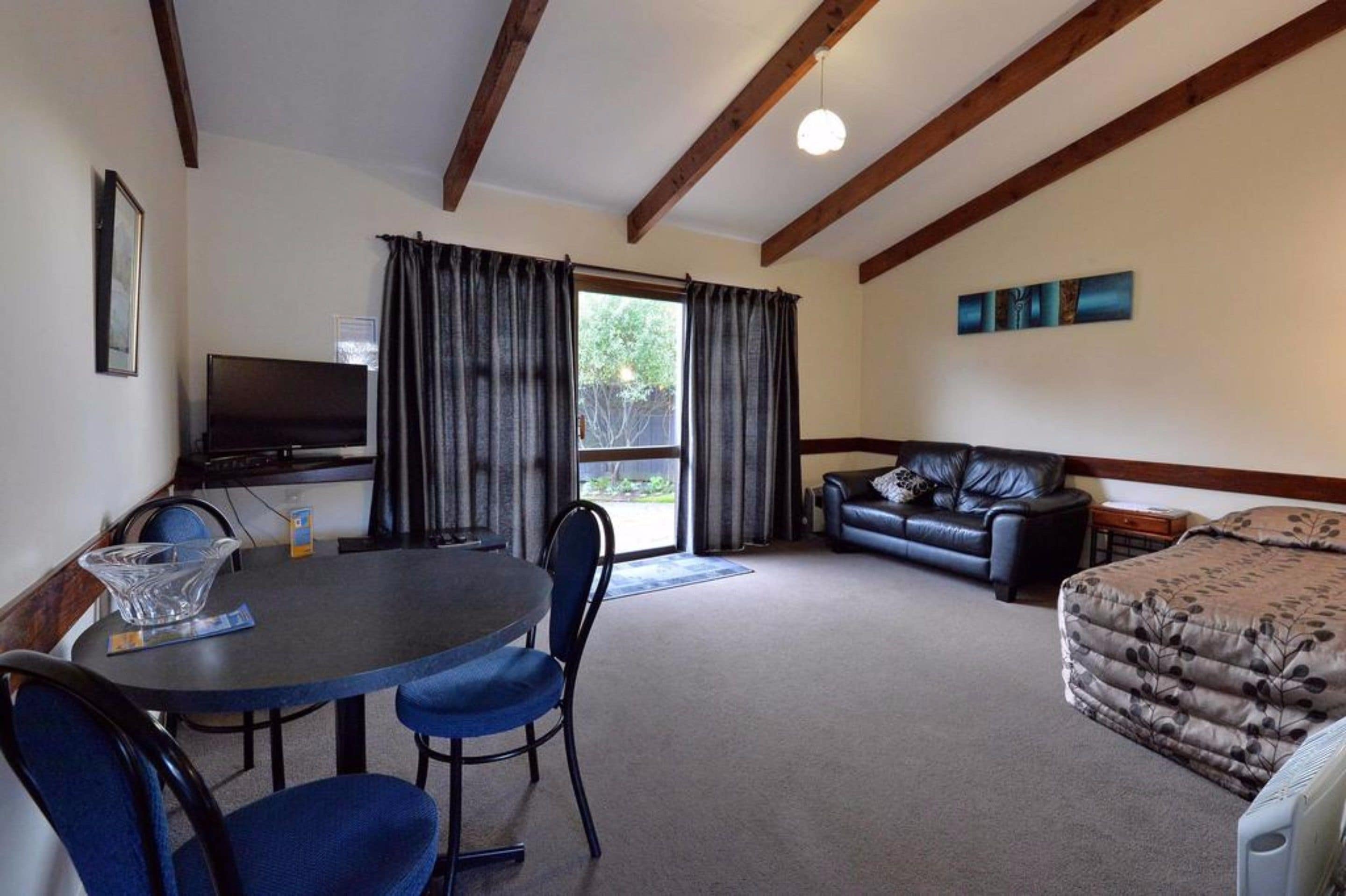 Standard Room, 1 Bedroom, Non Smoking, Kitchen | Free WiFi, bed sheets