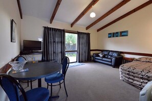 Standard Room, 1 Bedroom, Non Smoking, Kitchen | Free WiFi, bed sheets - Richmond Motel & Holiday Park (Richmond)