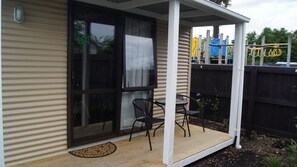 Basic Cabin, 2 Twin Beds | Free WiFi, bed sheets