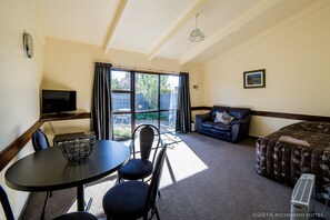 Standard Room, Non Smoking, Ground Floor | Living area - Richmond Motel & Holiday Park (Richmond)