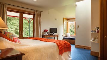 Standard Suite, 1 Bedroom, Jetted Tub | Individually decorated, free WiFi, bed sheets