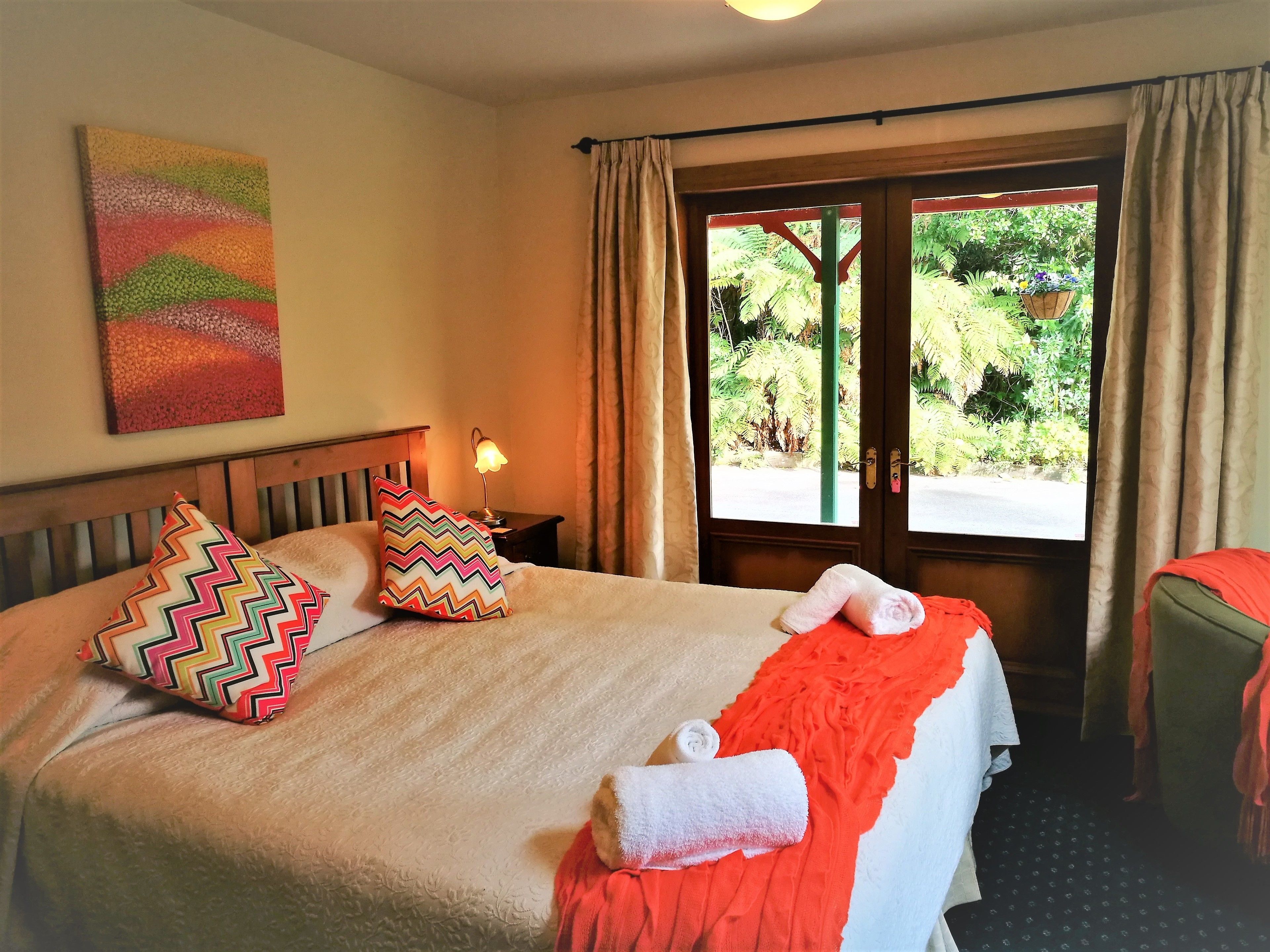 标准套房, 1 间卧室, 按摩浴缸 | 特色装修、免费 WiFi、床单