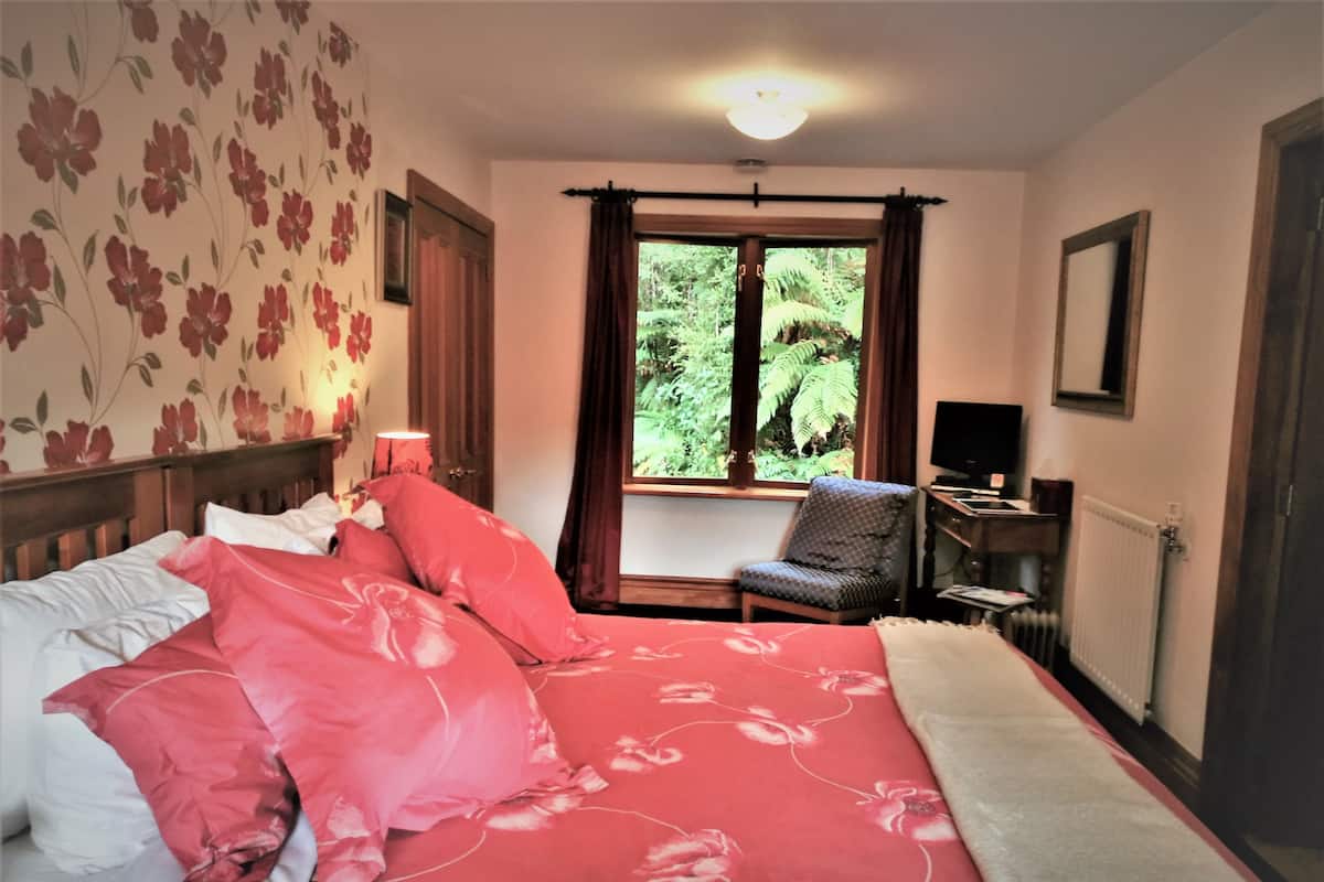 Standard Suite, 1 Bedroom, Non-smoking (Stafford) | 2 bedrooms, individually decorated, free WiFi, bed sheets