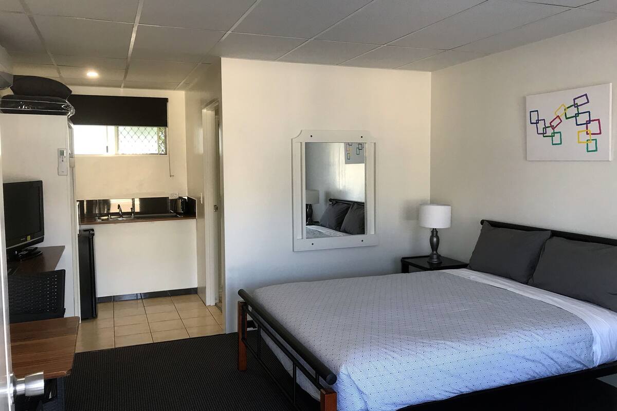 Standard Room, 1 Queen Bed