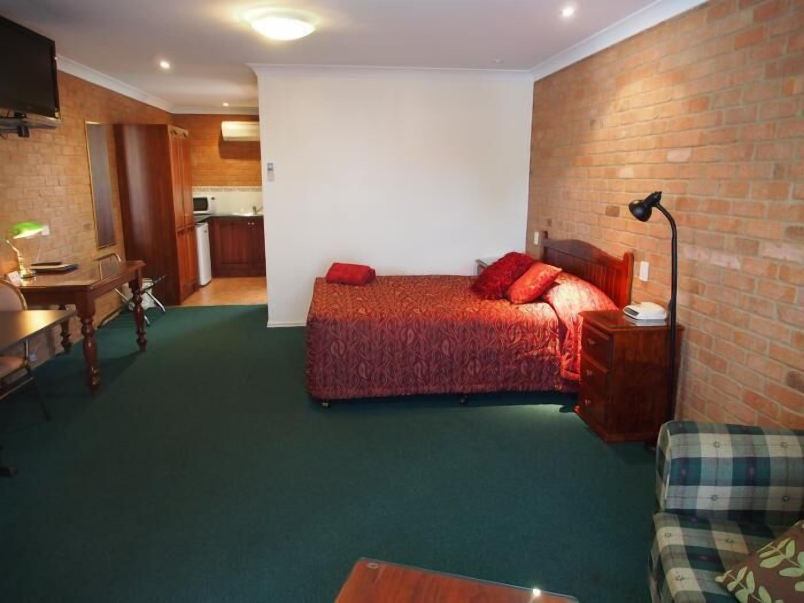 Free WiFi, bed sheets, wheelchair access