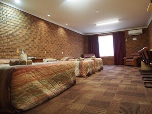 Free WiFi, bed sheets, wheelchair access - Cobar Town and Country Motor Inn (Cobar)