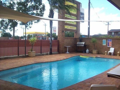 Outdoor pool. Cobar Town and Country Motor Inn