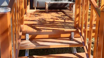 Signature Cabin | Terrace/patio