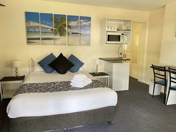 Family Suite, 2 Bedrooms, Non Smoking | Desk, free WiFi, bed sheets - Motel Kempsey-No Pets Allowed (South Kempsey)