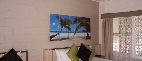 Suite Deluxe, 1 chambre, non-fumeurs (Deluxe Twin Unit) | Bureau, Wi-Fi gratuit, draps fournis