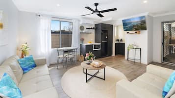 King Fully Equipped One | 2 bedrooms, iron/ironing board, free WiFi, bed sheets