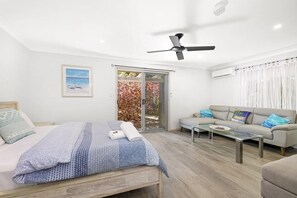 Spacious Garden Studio | Iron/ironing board, free WiFi, bed sheets - Tiarri Terrigal (Terrigal)