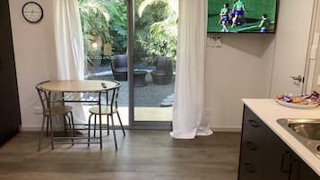 Garden Queen Room | Living area | Smart TV